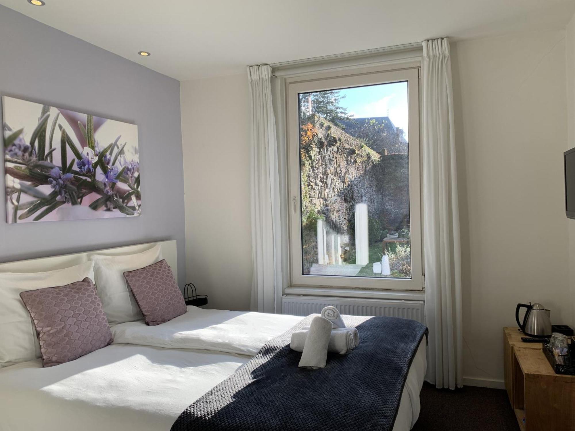Bed & Breakfast De Stadswal 2*